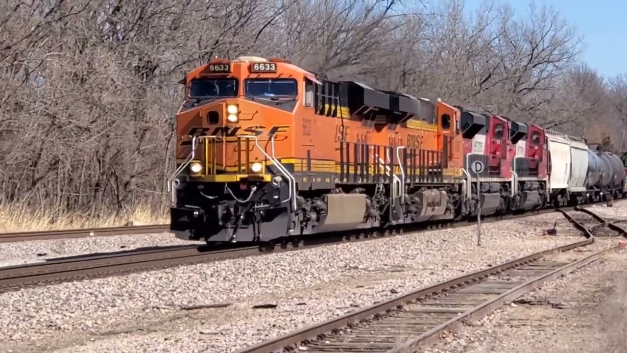 MADNESS IN PAOLA!! 7 Train action with UP, BNSF, double FXE, Mace leader, engineer salute & more!