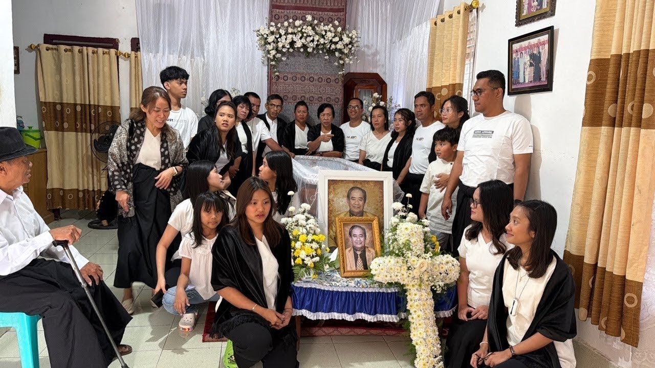 Penguburan Alm. Drs. Johanes Barisi' ( Nenek Lai') di Tongkonan Sarek Bo'ne Leatung Sangalla, 7 Mare