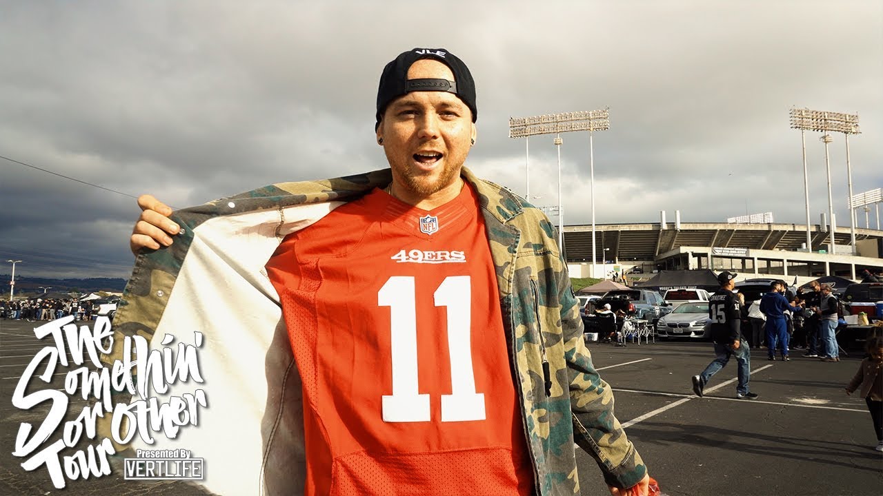 HECKLING FANS in Oakland - Chiefs @ Raiders