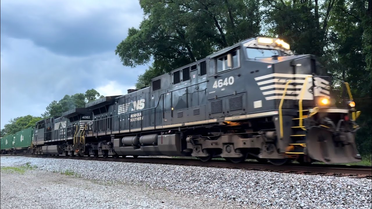 Norfolk Southern AC44C6M 4640 Leads NS 26C at Crawford, FL