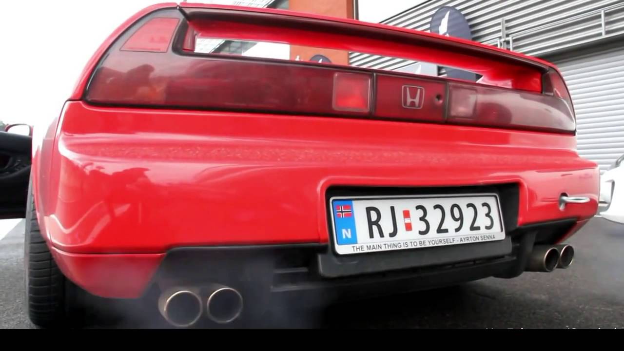 Old HONDA NSX (1990) VS New HONDA NSX (2017) Acceleration, Revs & Exhaust Sound