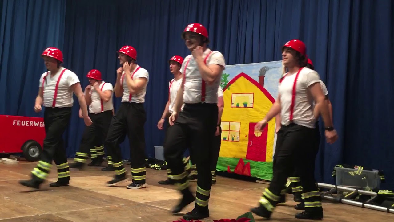 Die Nußbämcher mit dem Tanz der Feuerwehr