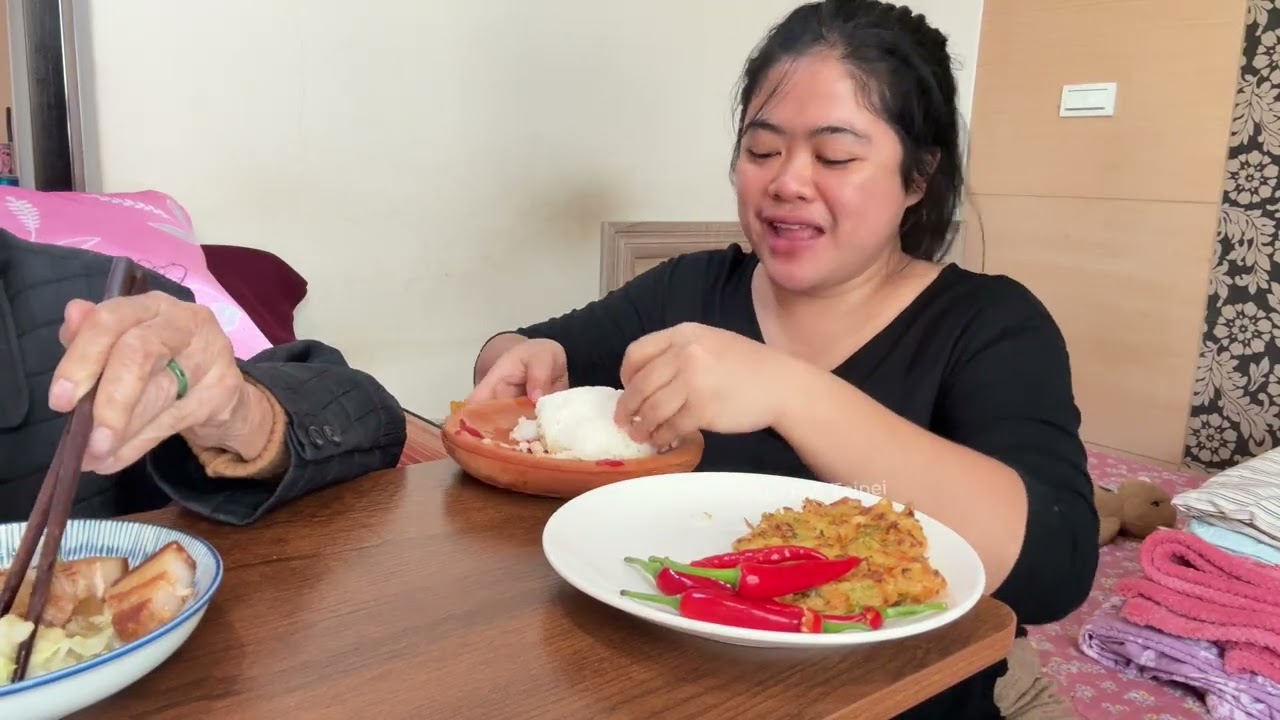 KERIWEUHAN MAKAN SIANG HARI INI 😭 Makan suka malu kalau ada majikan di rumah gatau kenapa🥺