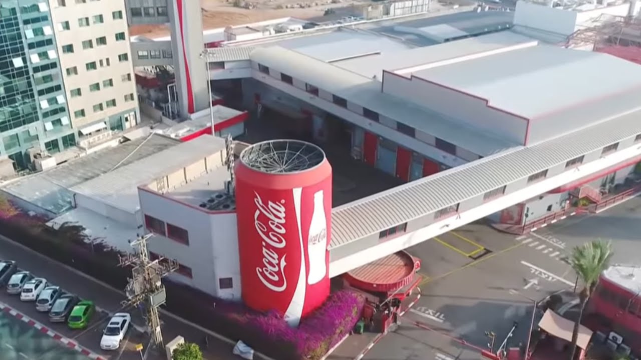 חברת המשקאות המזהמת שמשקיעה הון כדי ליצור תדמית ירוקה