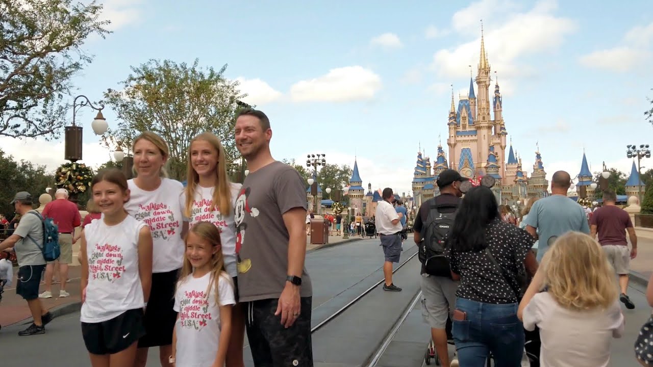 Disney's Magic Kingdom Walk: Happy Families Around Cinderella's Castle · WDW Orlando Florida 4K