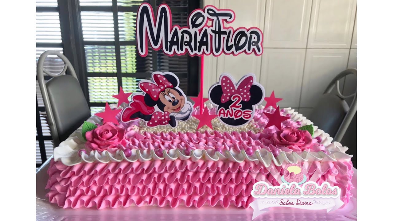 BOLO DA MINNIE COM BABADINHO DEITADO