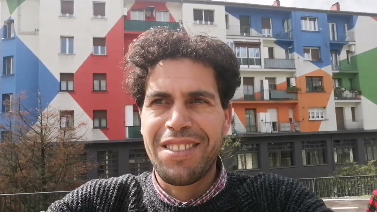 مغربي في مكان بولويته مكان مهم في بلباو Maghribi fi Bilbao