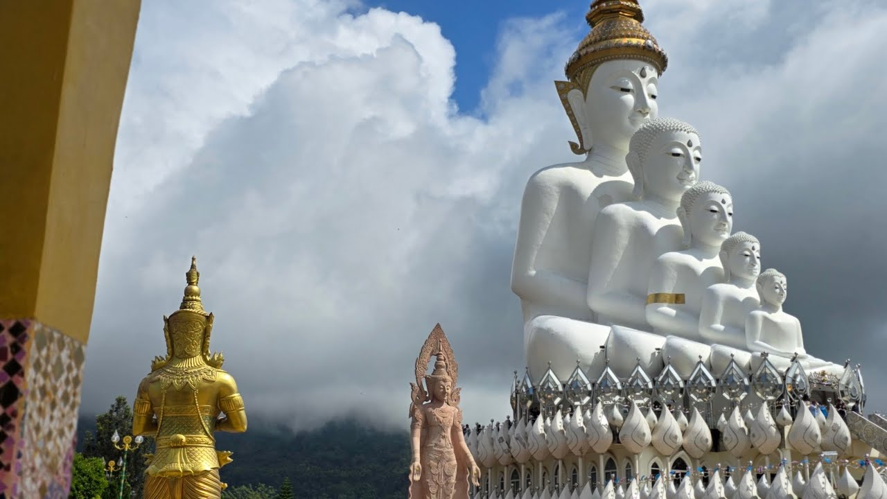 ขอพรพระเจ้าห้าพระองค์วัดผาซ่อนแก้ว