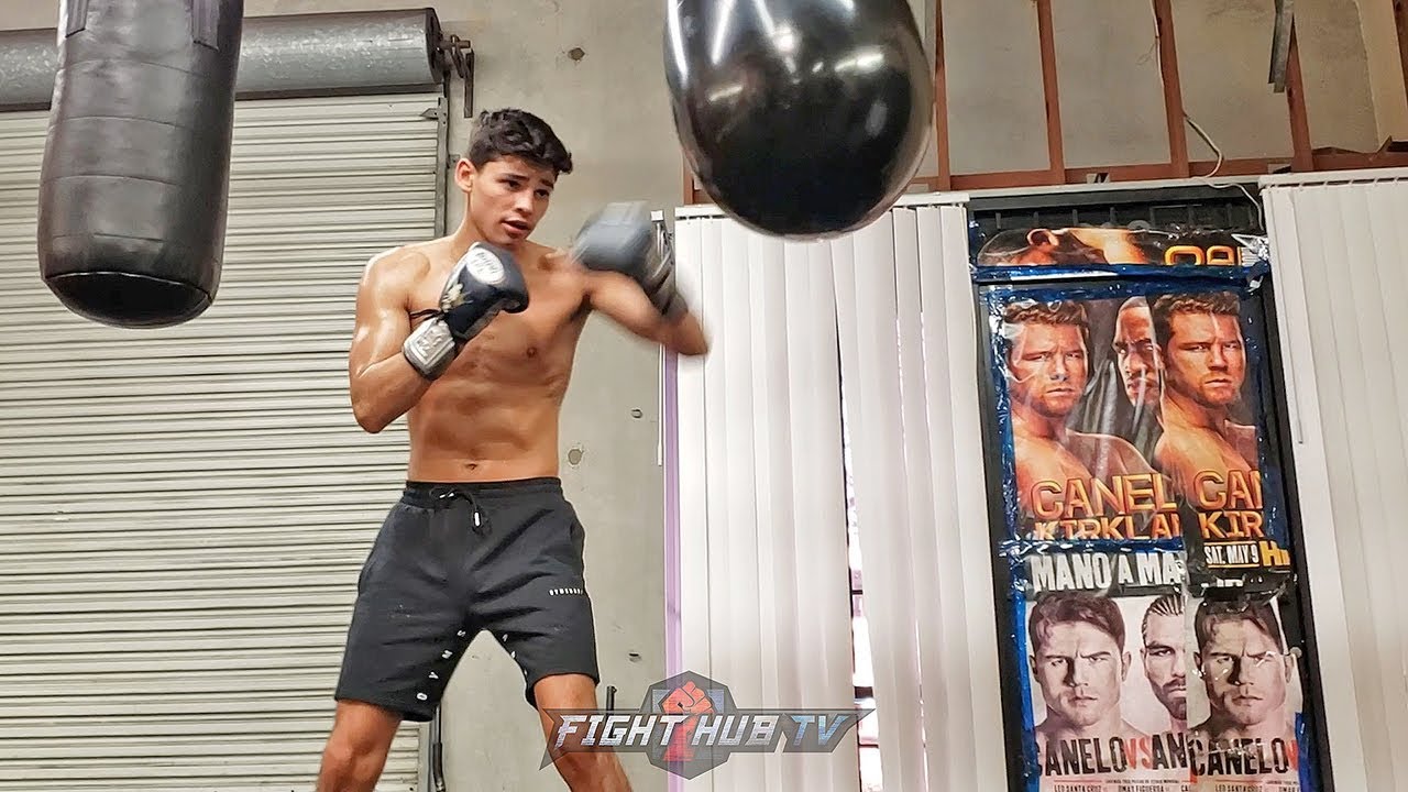 RYAN GARCIA DRILLING POWER PUNCHES ON THE AQUA BAG PERFECTING TECHNIQUE
