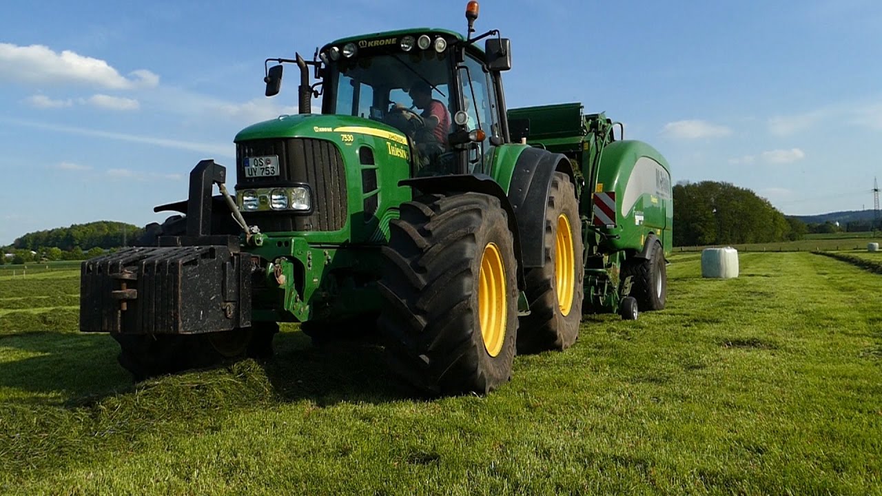 1. Schnitt 2017 | John Deere 7530 mit einer McHale Fusion Vario | Silageballen pressen
