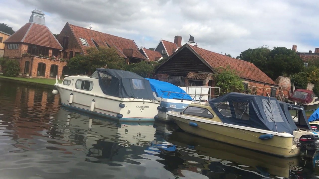River Waveney through the back of Beccles