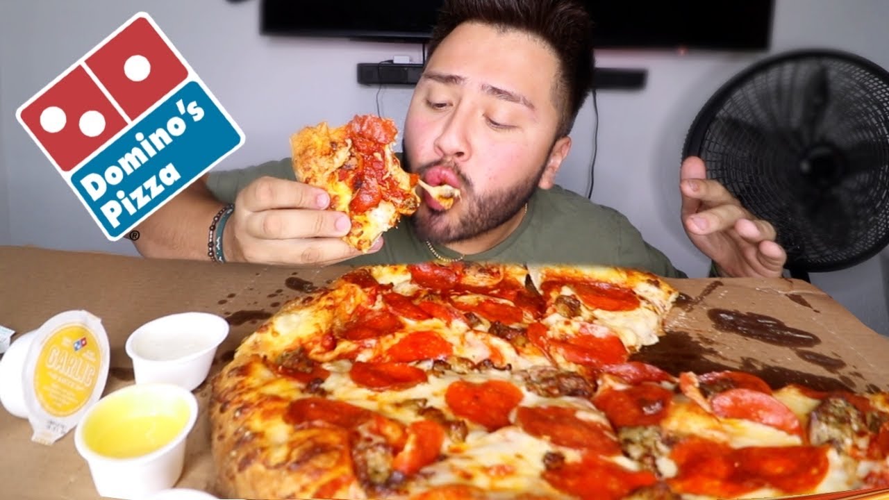 ПИЦЦА ДОМИНОС С СЫРОМ 🍕 МУКБАНГ С ПЕППЕРОНИ И КОЛБАСКОЙ
