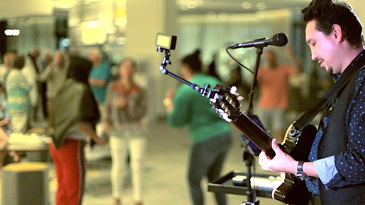 Luis Fonsi - Despacito - Live Looping Cover by Andres Colin