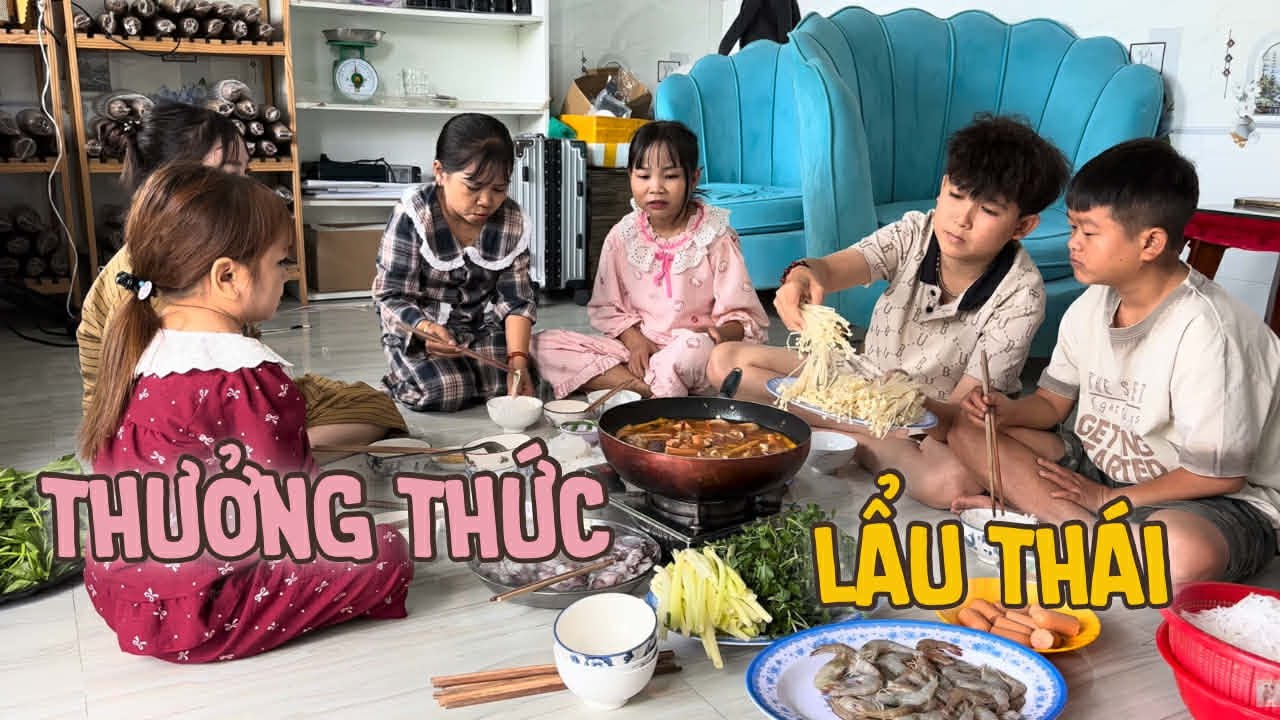 Biệt Đội Tí Hon Cùng Gia Đình Thưởng Thức Nồi Lẩu Thái Siêu Ngon || Vợ Chồng Bé Bỏng