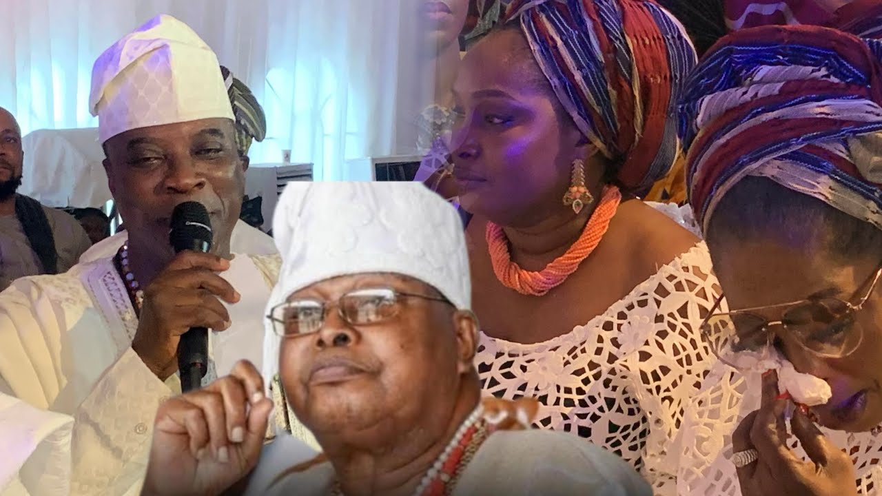 AWUJALE CHILDREN IN TE@R’S AS WASIU AYINDE MENTIONED THEIR LATE FATHER ON STAGE AT 8DAY’S FIDAU