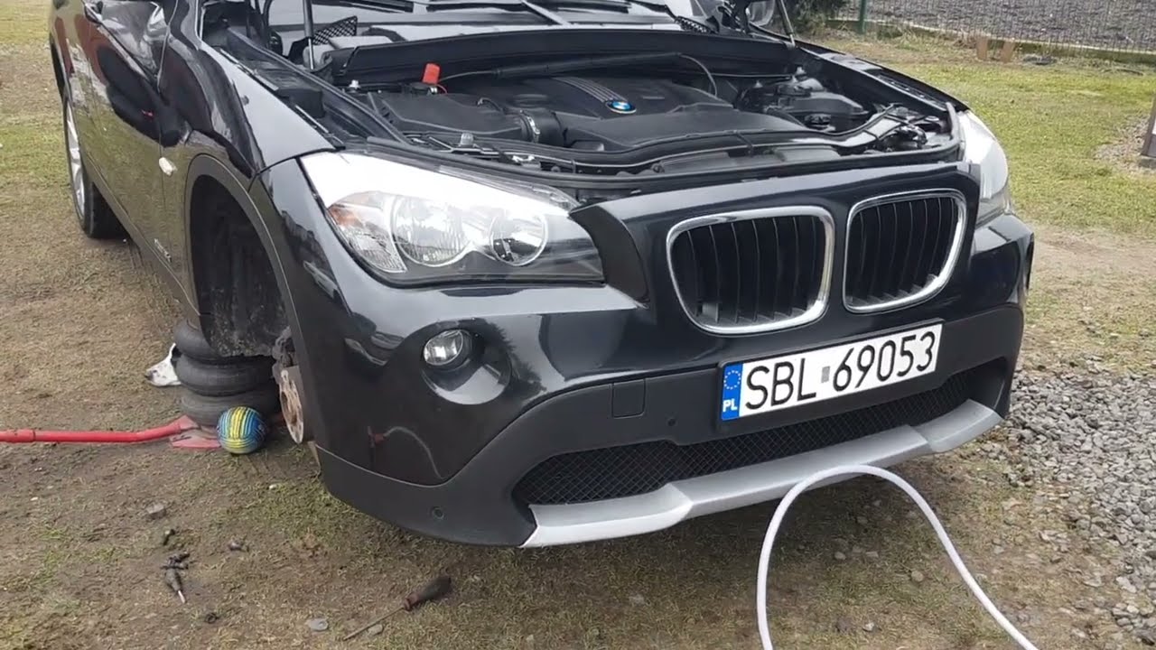 BMW X1 wymiana zarówki mijania H7