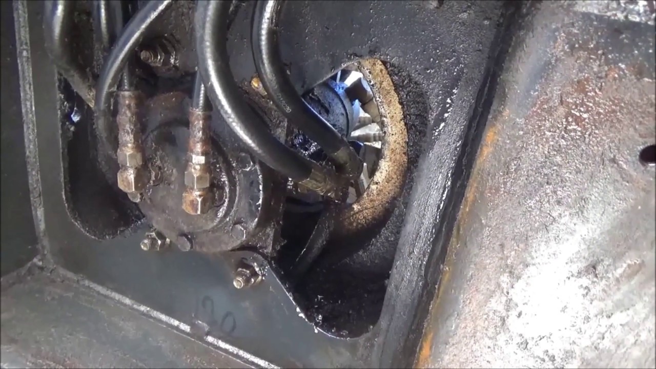 Bobcat 331 excavator  Finding and repairing a major hydraulic leak on the swing motor