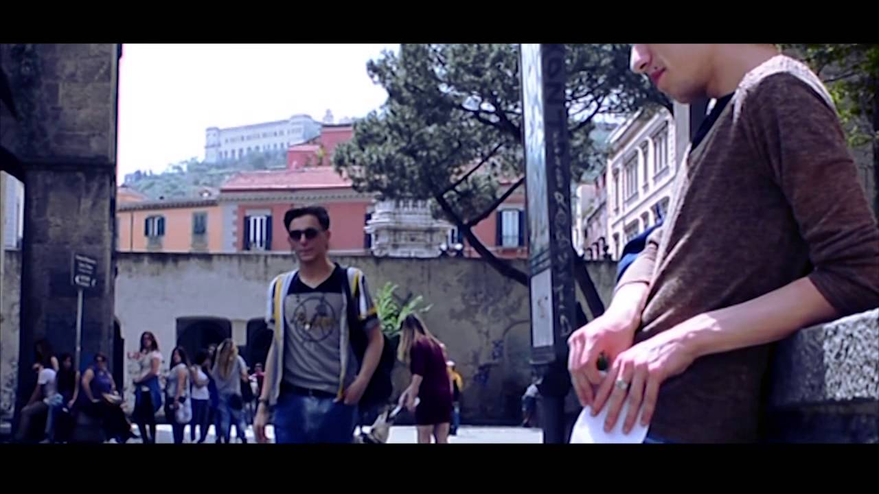 STRINGIMI LA MANO/cortometraggio contro Omofobia -video emozionante-