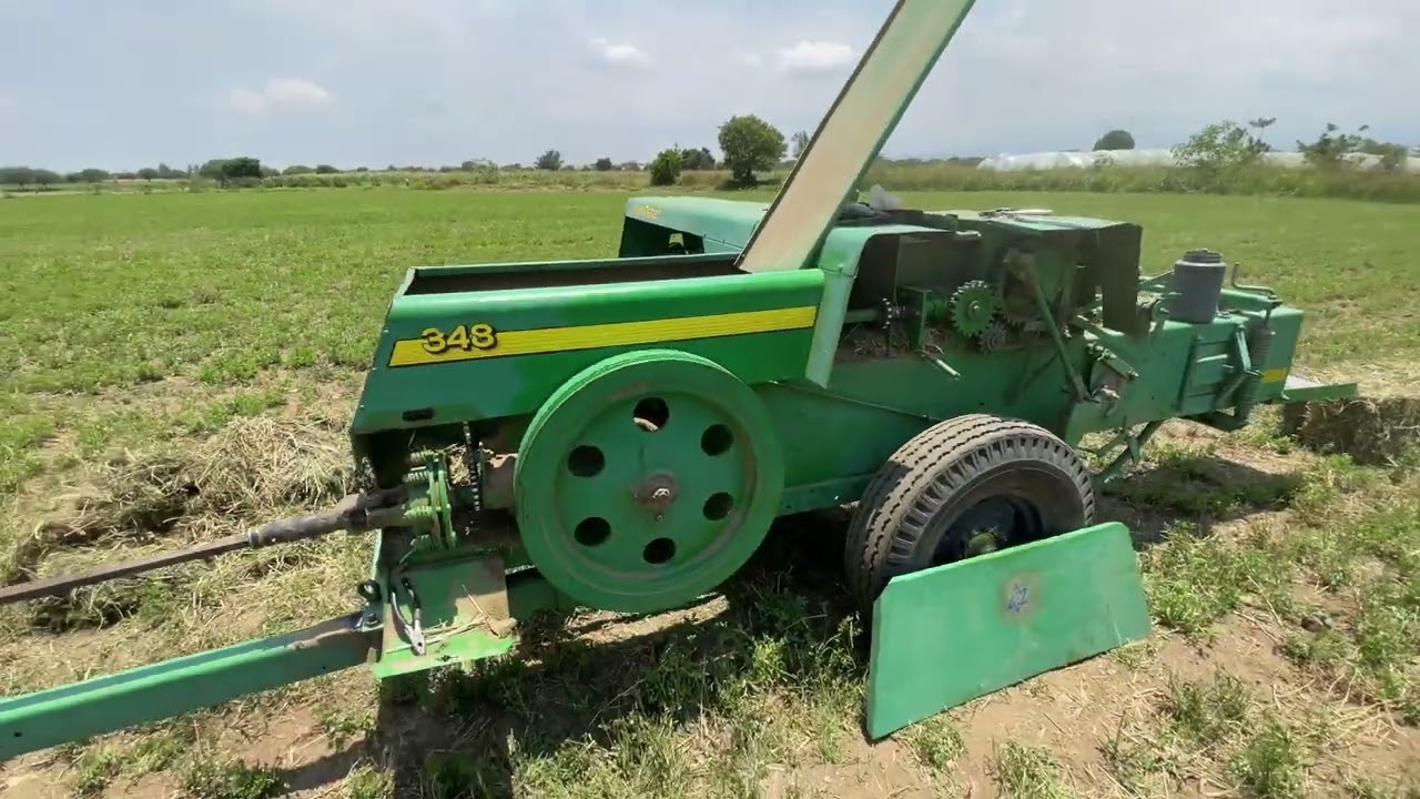 SE NOS ROMPIÓ LA CADENA Y SE SALIÓ DE TIEMPO LA EMPACADORA JHON DEERE 348