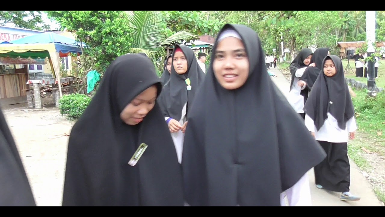 Pondok pesantren Nurul Yaqin Ambung Kapur.