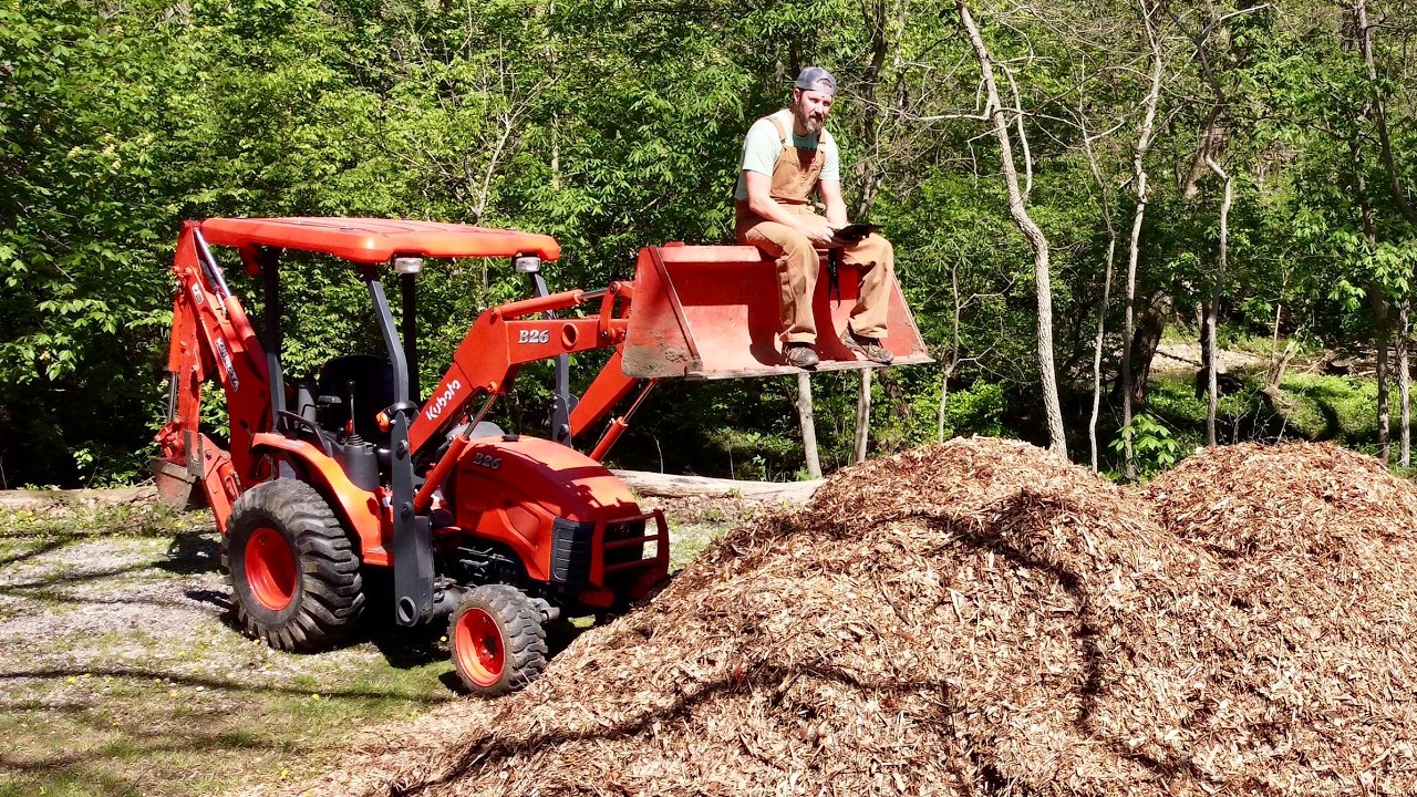 Moving 25 Yard Of Mulch With Kubota B26