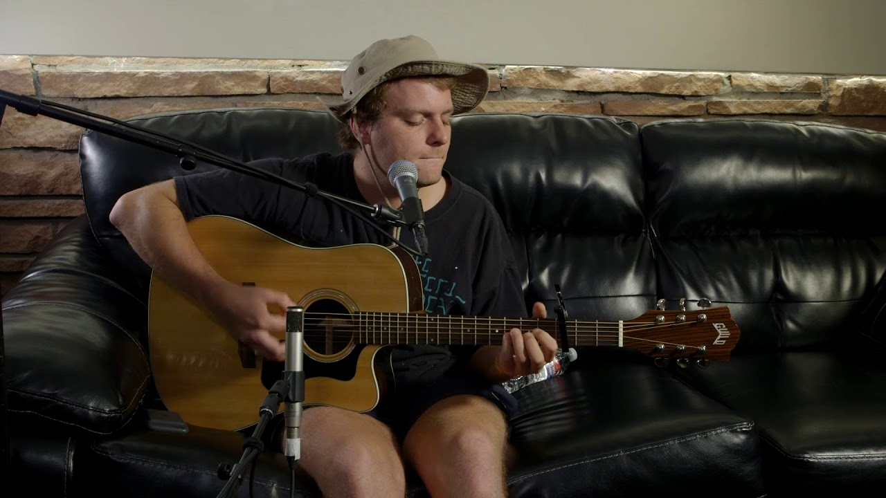 Mac Demarco plays 