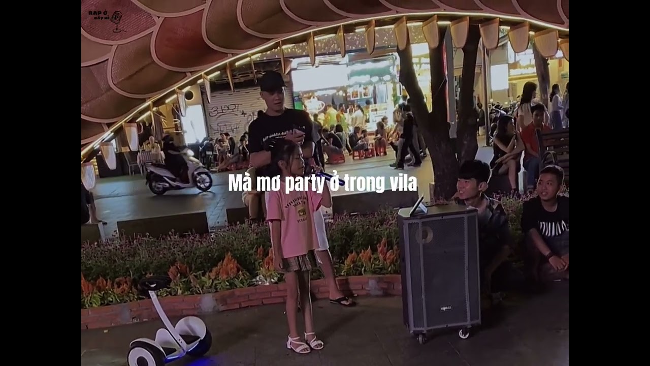 C&ocirc; b&eacute;  Cover C&ocirc; Ba diva cực ch&aacute;y tại Phố đi bộ Nguyễn Huệ - Xavi Phạm / Rap ở Đ&acirc;y N&egrave;