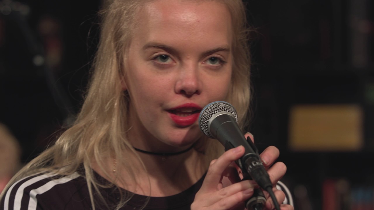 Dream Wife - Lolita (Live on KEXP)