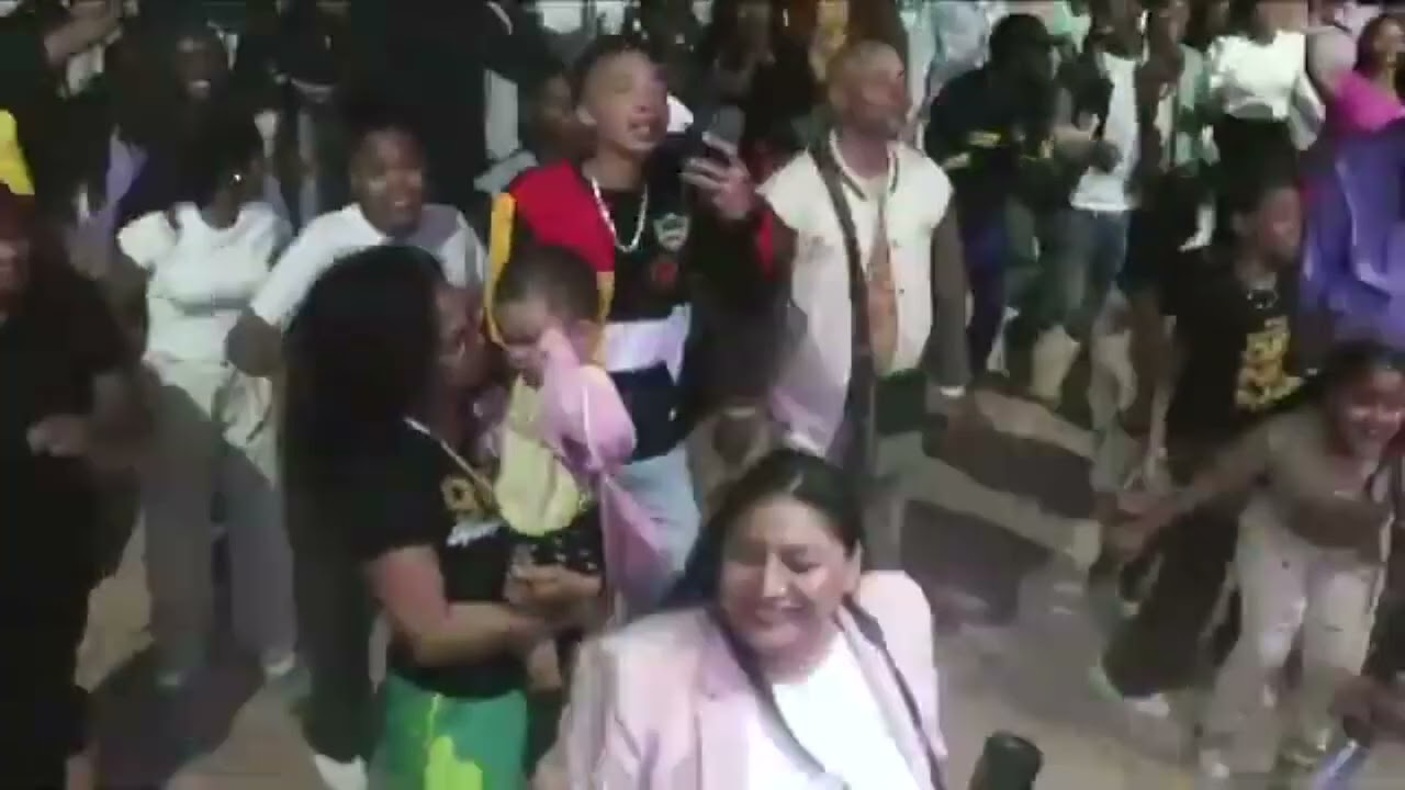SALMISTA  MARTHA  CANDELA EN SAN PEDRO CANTANDO CORO PENTECOSTAL 1  parte
