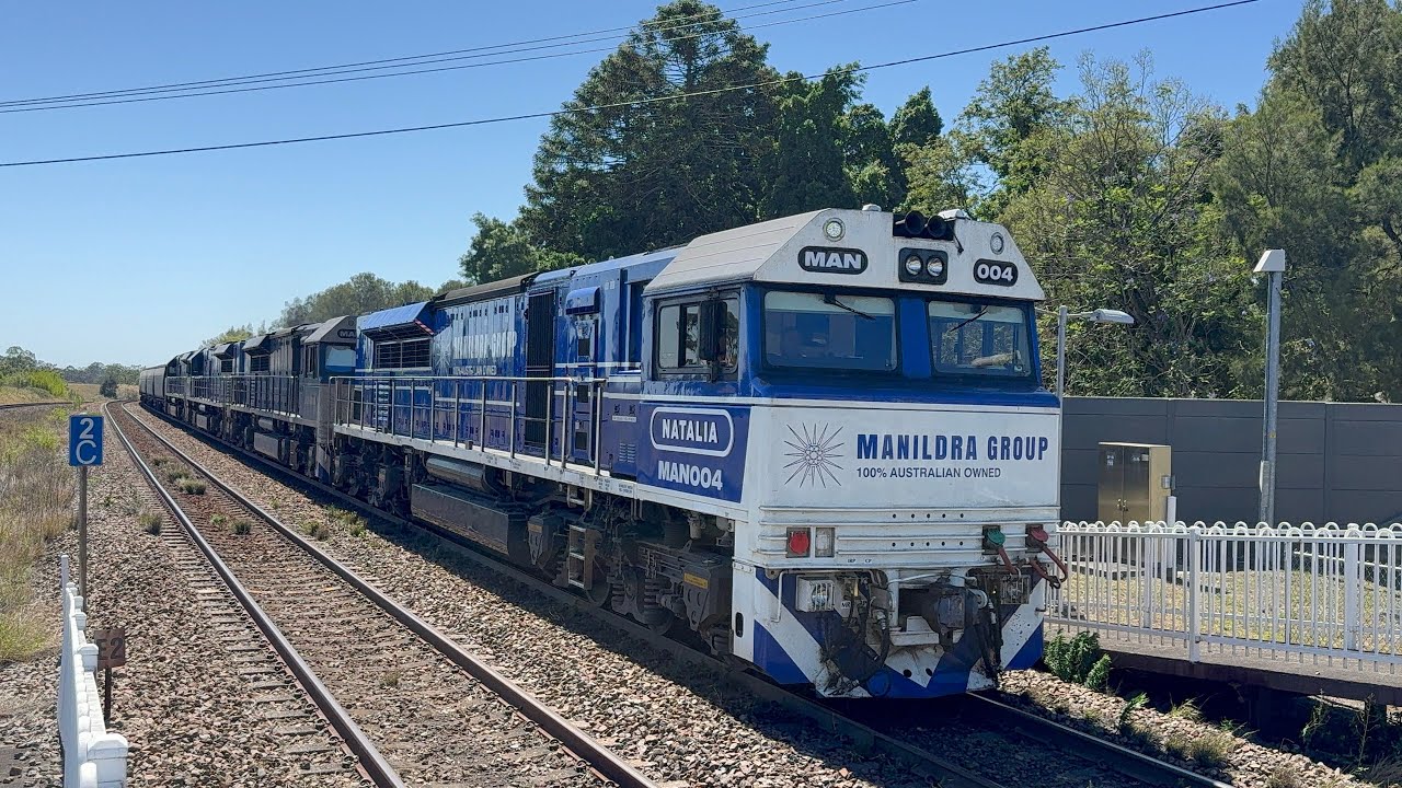 Manildra&rsquo;s MAN004, MAN010, MAN001 & MAN016 with 9577 at Lochinvar - 25/11/25