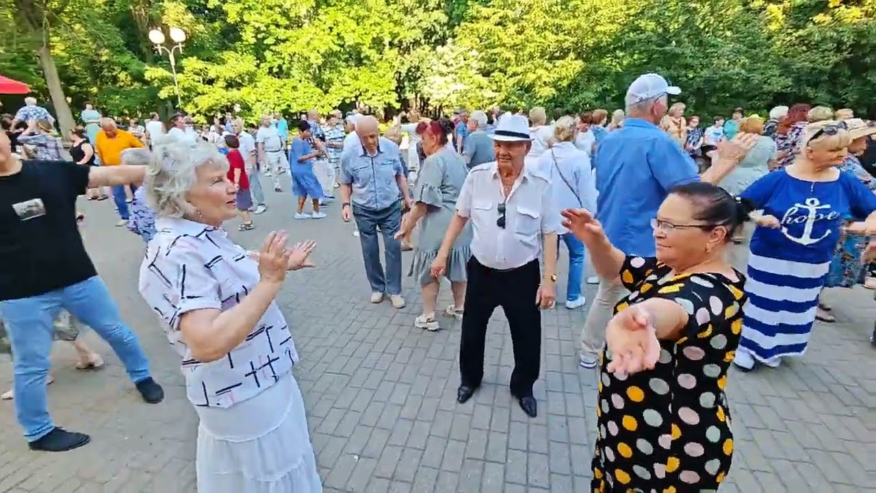 12.07.25г... Гомель зажигает под Ритмичную, Весёлую Музыку... 🕺💃...
