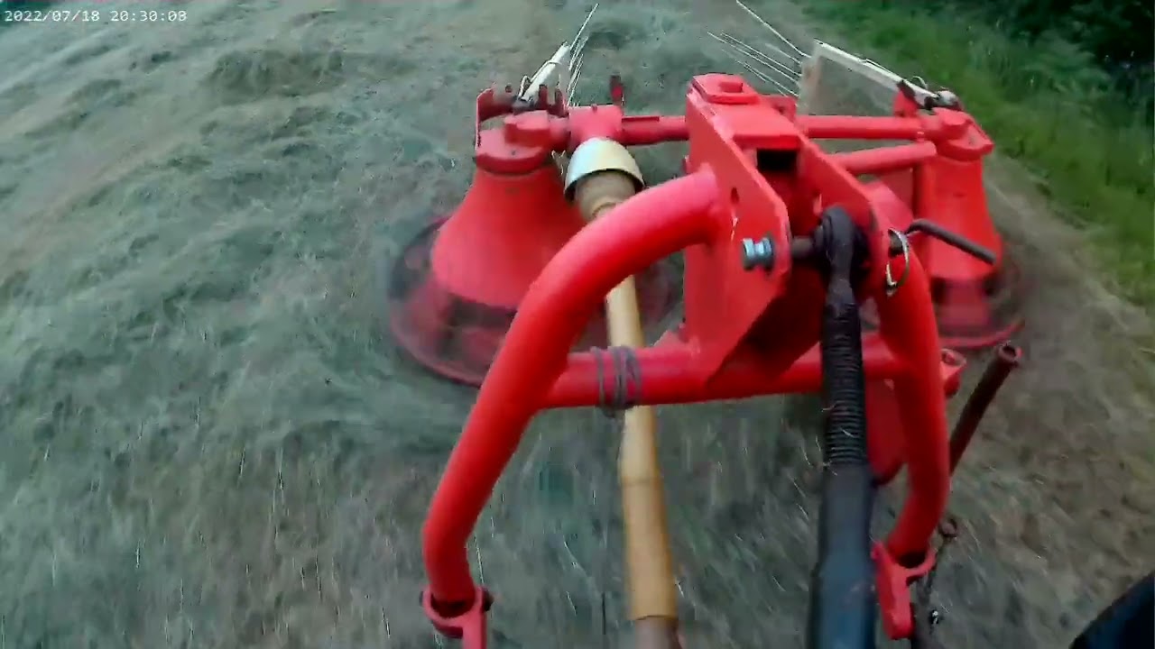 Massey Ferguson 165 rowing up hay