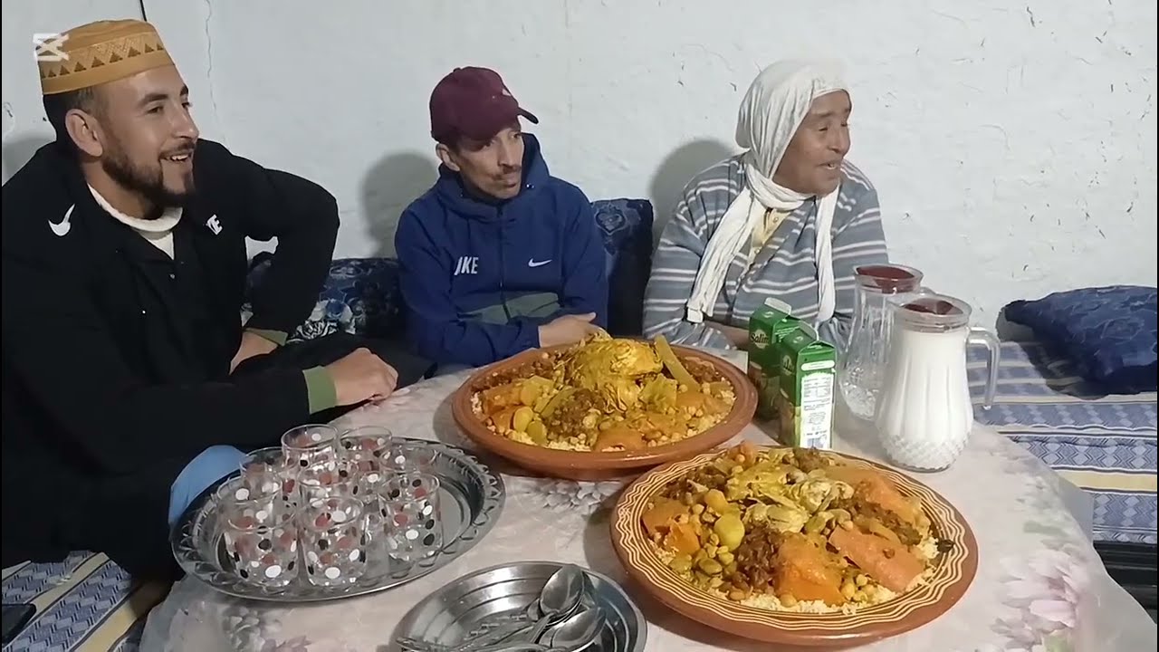 أنا وامي نجية معروضين الفطور عند بنتها كبرو بينا الله اكبر بيهم