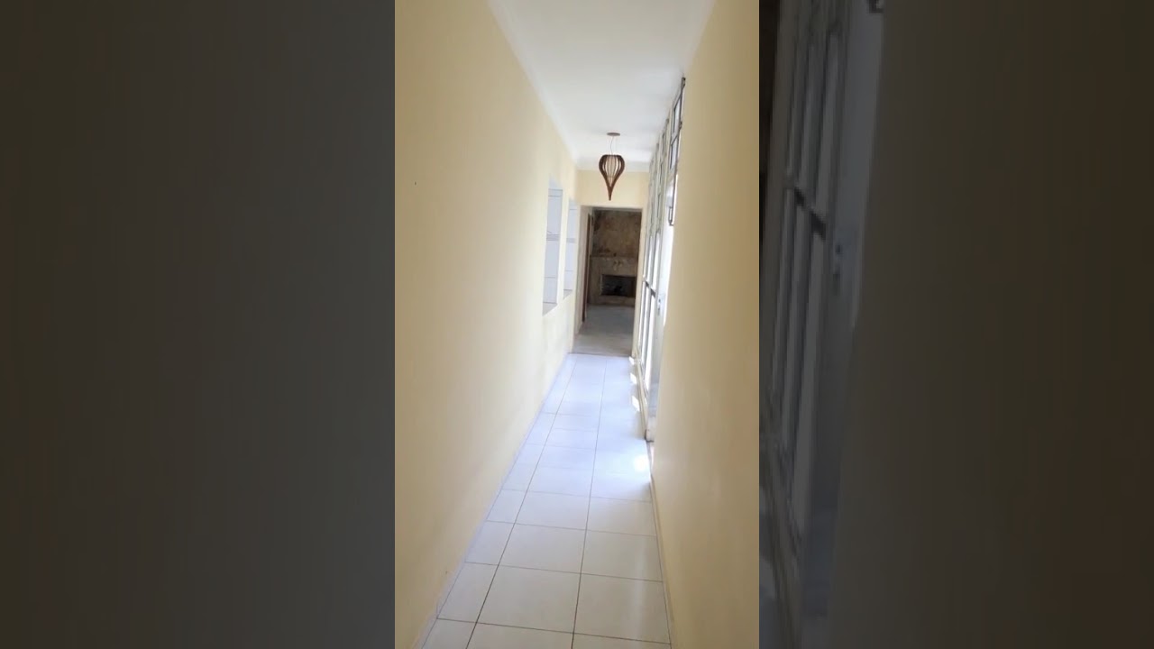 Casa térrea a venda com 284 m² de área útil, jardim de inverno e lareira