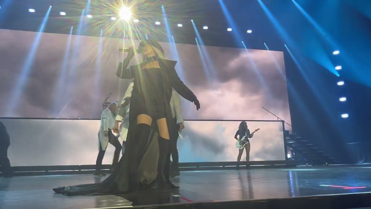 Shania Twain - Man I Feel Like a Woman - Come On Over Residency Las Vegas 18 May 2024