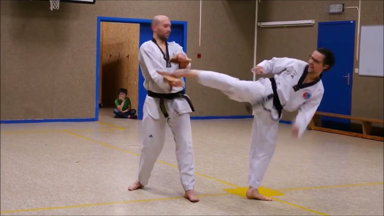 TaeKwonDo Wallonie - Casse de planches et de tuiles