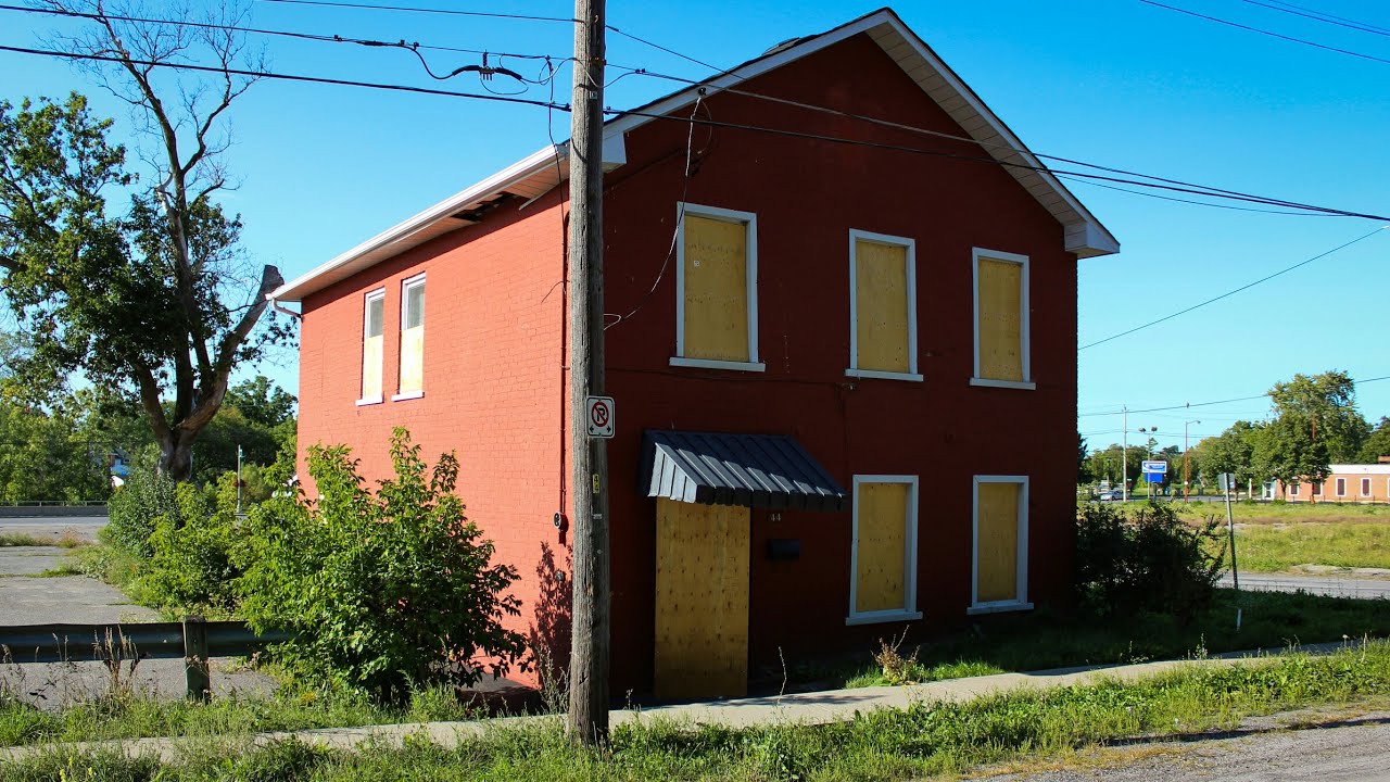 Squatters take over recently abandoned house Belleville Ontario