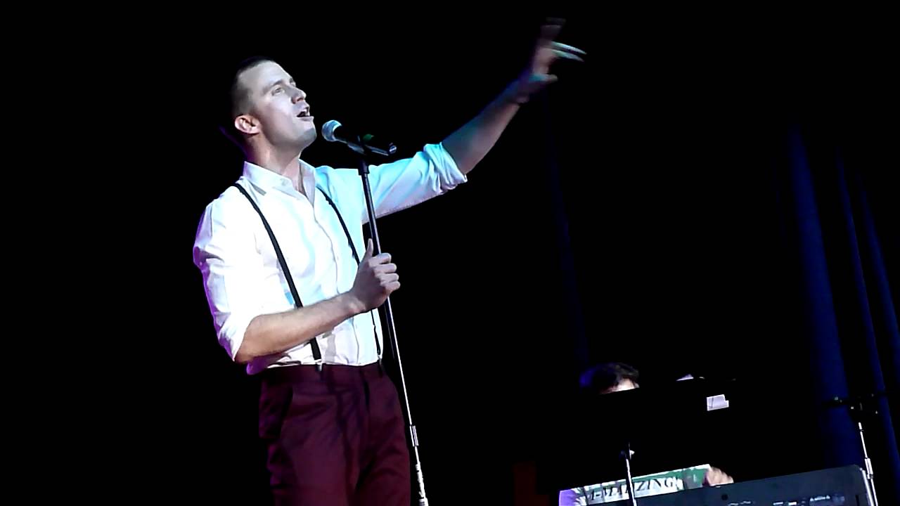 Gavin Creel sings 