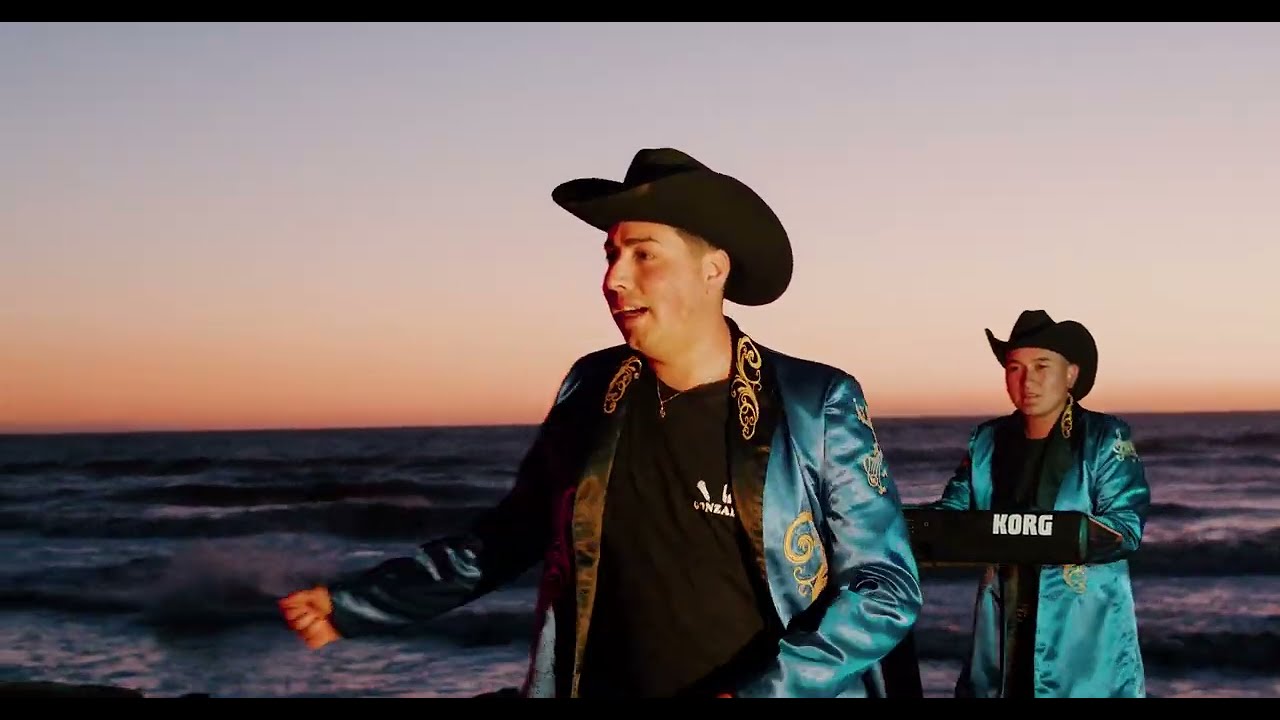 Esenciales de La Cumbia Ranchera - Aquí Estoy Solo (Video)