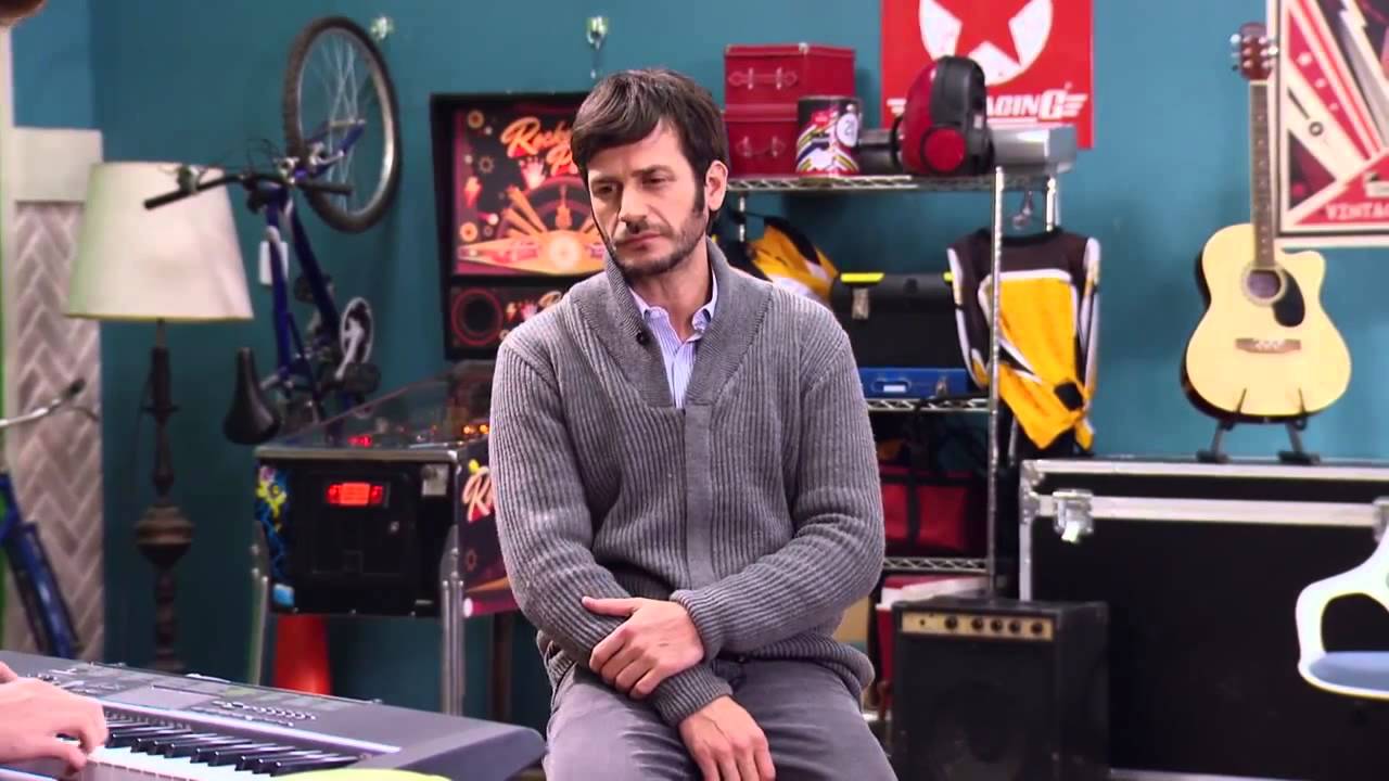 Violetta 3 - León canta Mil Vidas Atrás
