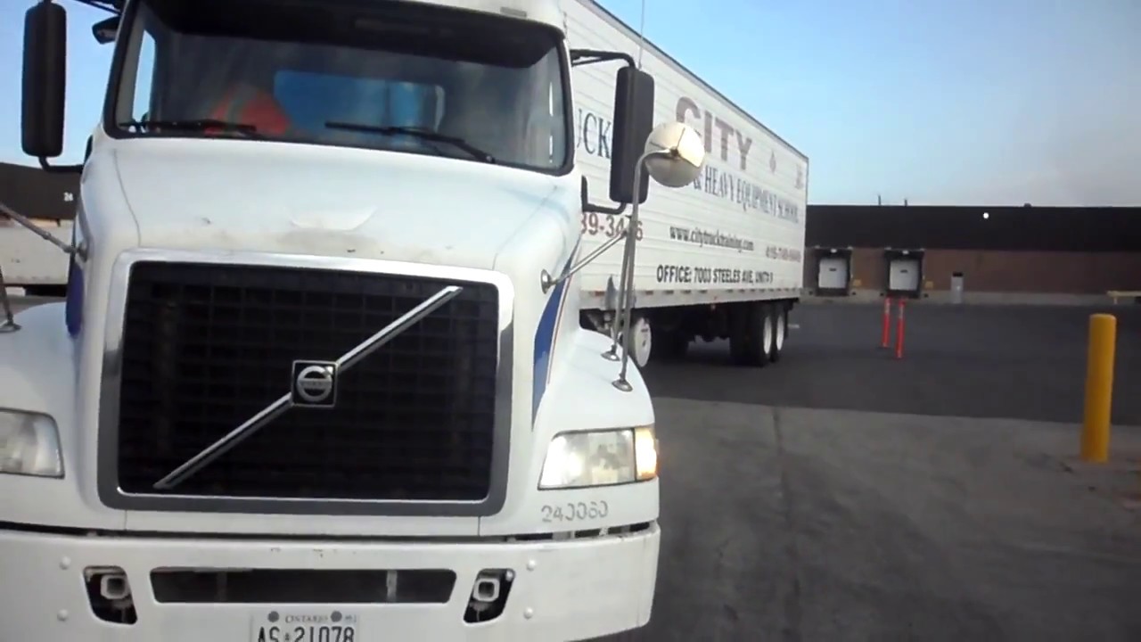 How to park your truck in L parking mode #truckdriver #newdriver #canadiandriver #dubai #india #punj