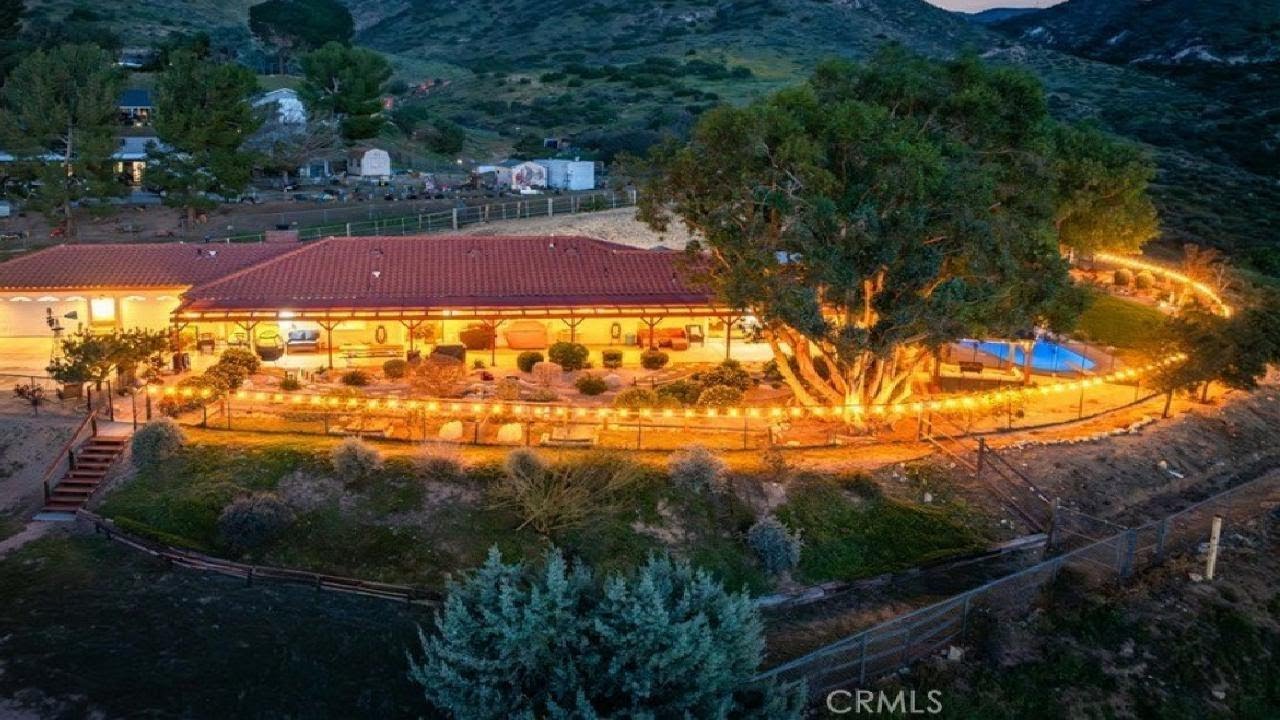 2862 Calmgarden, Acton, CA Presented by Kelly Collette.
