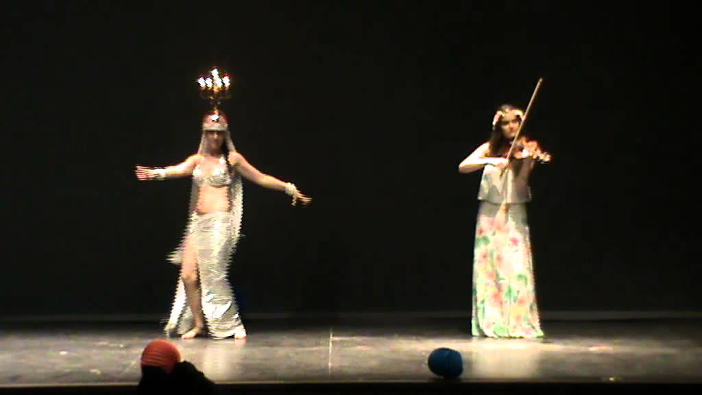 Danza Myriam Sezen con Violinista Tania Armesto.