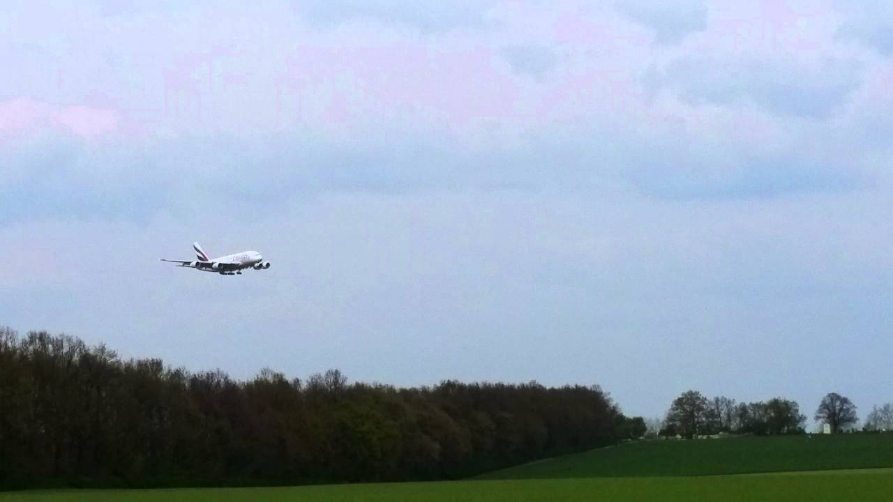 Airbus a380 Emirates - First landing in Prague