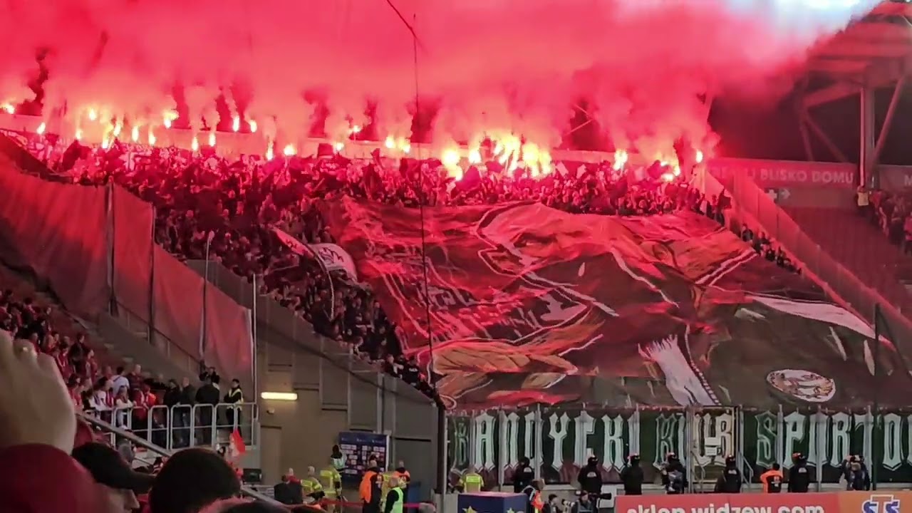 Oprawy i piro na meczu #Widzew Lechia  04.04.2025