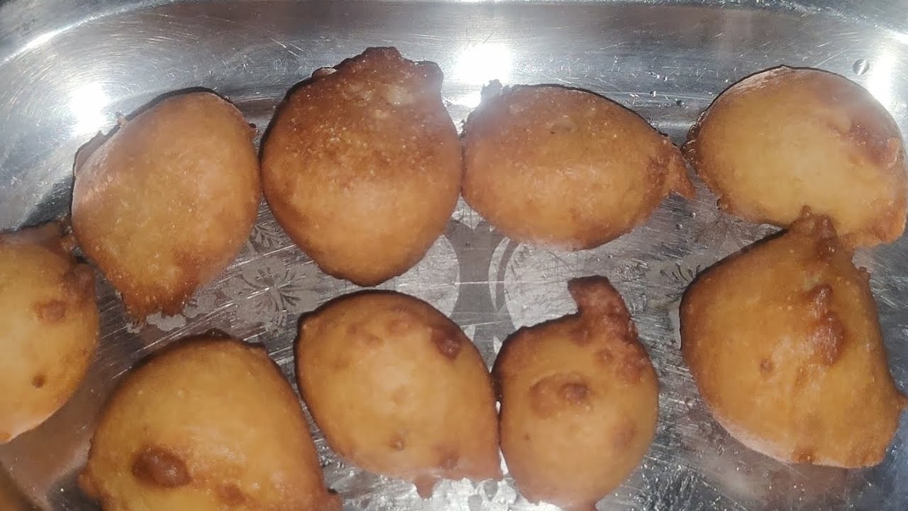 घर पर बनाया सूजी से गुलगुला