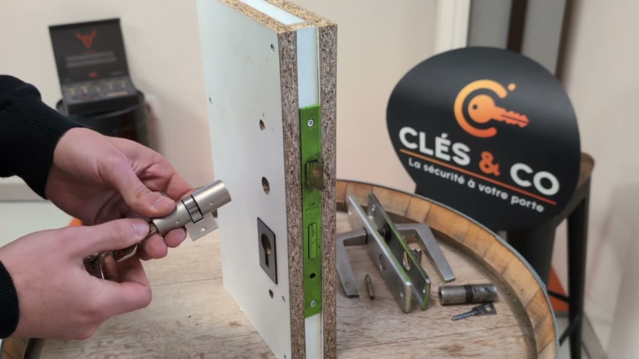 COMMENT CHANGER UN CYLINDRE BRICARD BLOCTOUT RAPIDEMENT