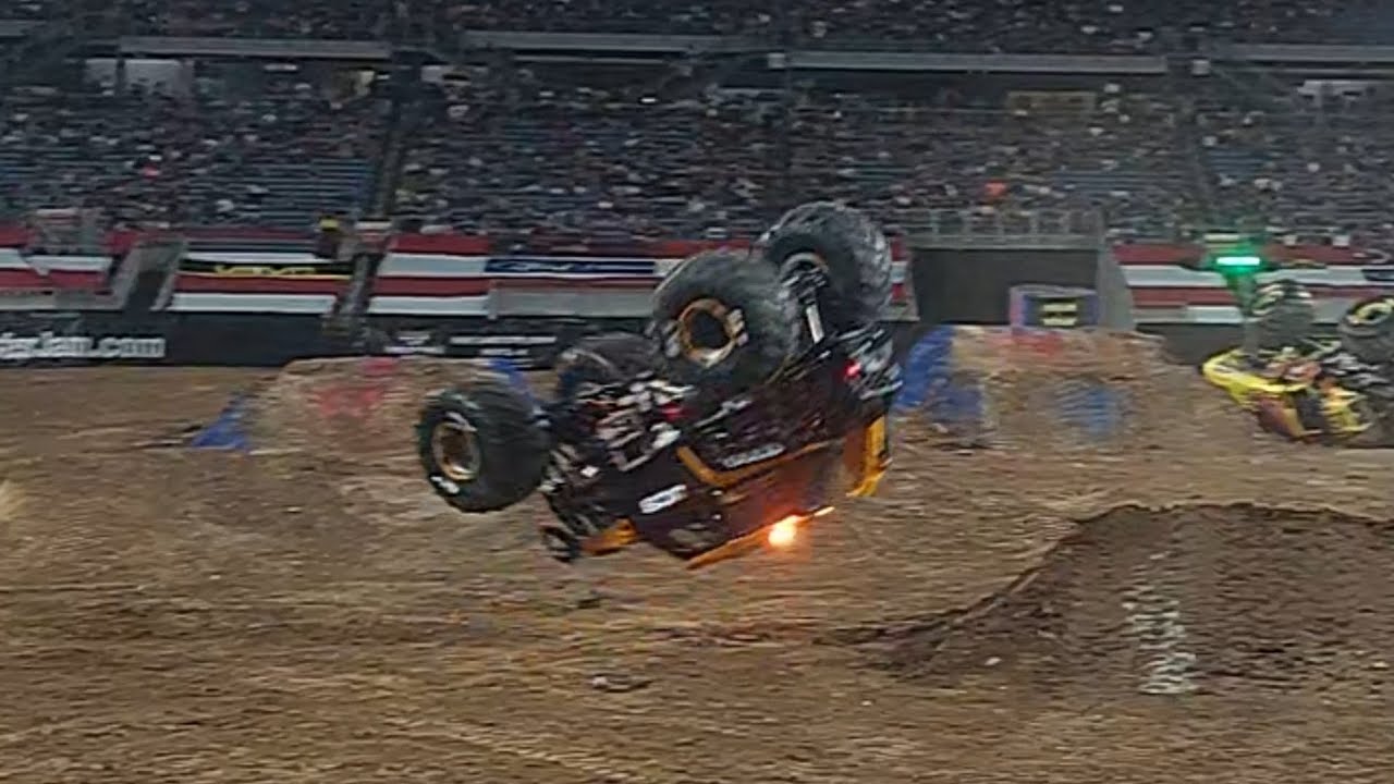 JCB Digatron CRAZY FRONT FLIP Freestyle - Monster Jam Orlando 1/10/2026