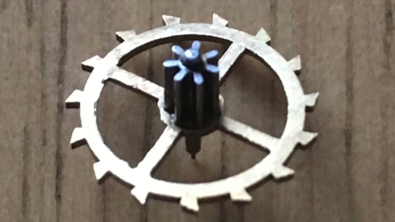 Escapement wheel, new pivot - French clock from 1930s