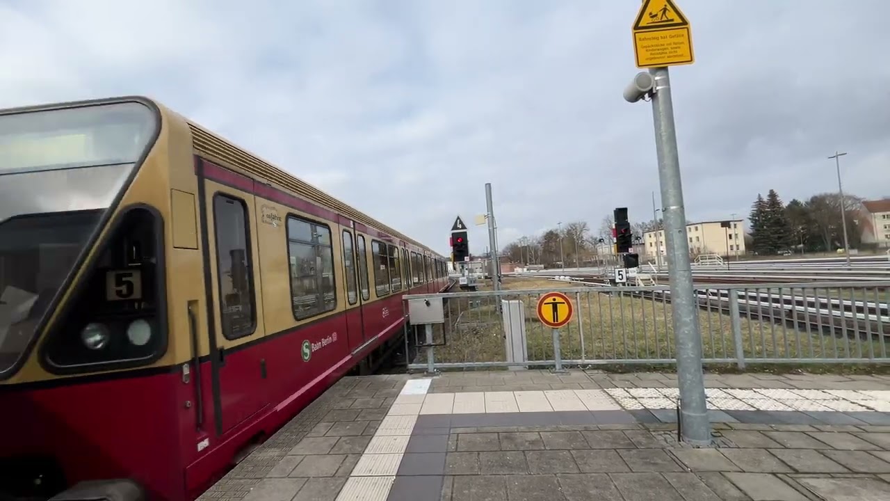 Ausfahrt eines BR 480 als S3 in Richtung Westkreuz mit Makro